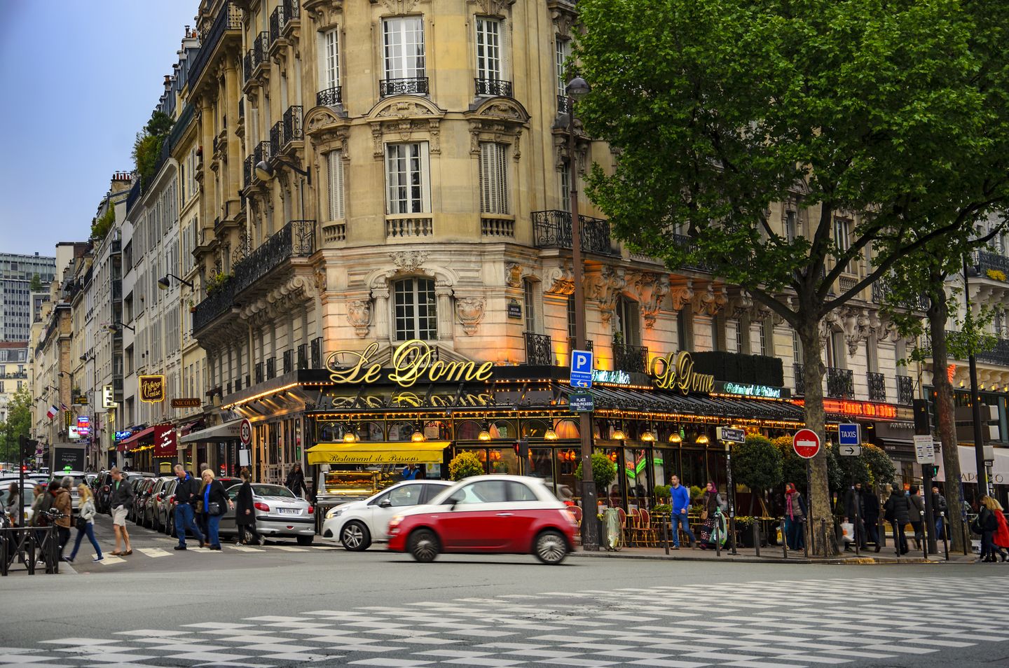 The famous restaurant Le Dome in Montparnasse 