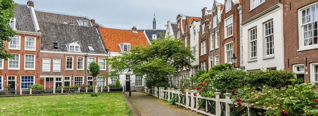 Begijnhof, the oasis of Amsterdam.