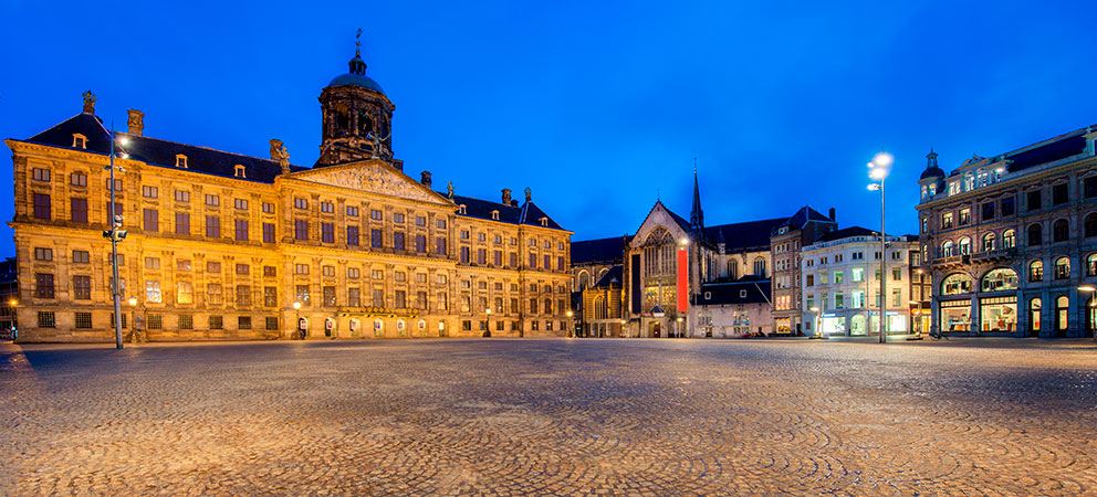 Stroll around Dam Square
