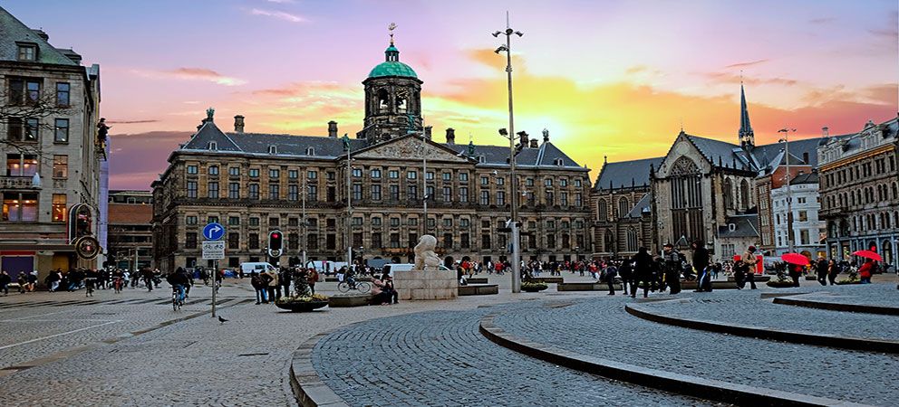 Get to know Dam Square